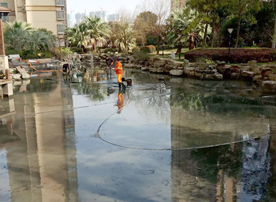 岳口镇景观池淤泥清理
