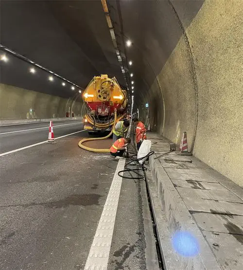 岳口镇隧道排水渠清淤